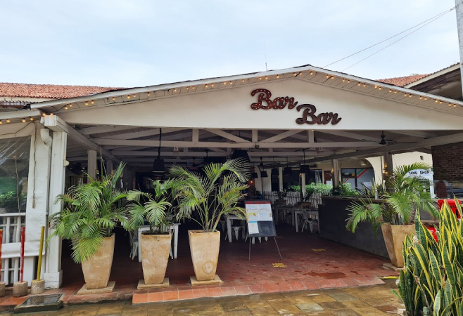 The restaurant offers a diverse menu featuring delicious Italian dishes , with standout pizzas and seafood options that consistently impress diners