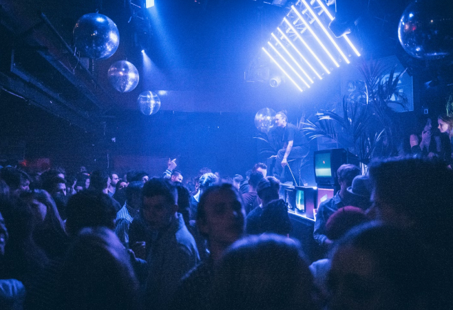 Visit during the weekends for the best music and lively crowd