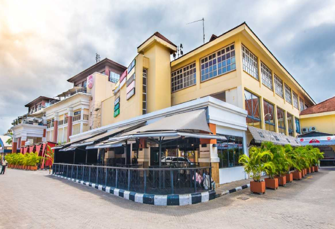 Mombasa lacks luxurious shopping centers, but City Mall Nyali emerges as a top choice for quick purchases or searching for a new swimsuit