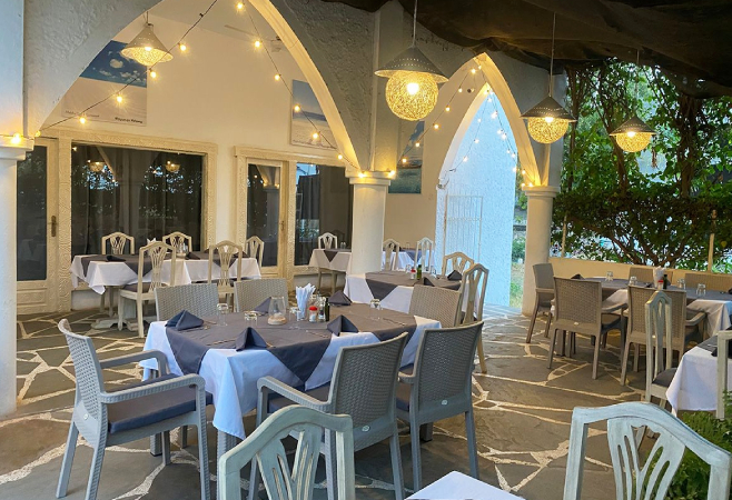 Malaika Malindi Restaurant offers a diverse menu that combines fresh seafood with a selection of international dishes