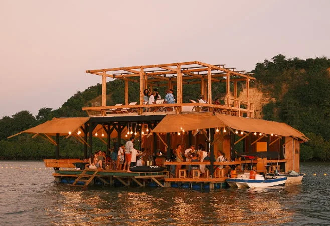 Each plate is designed to let natural flavours lead, shaped by the tide, the season, and the quiet rhythm of the creek