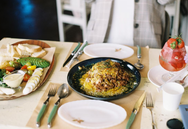 The Oak Mombasa is a budget-friendly dining spot with delicious Caribbean chicken salad and grilled steak The Oak Mombasa is a budget-friendly dining spot with delicious Caribbean chicken salad and grilled steak