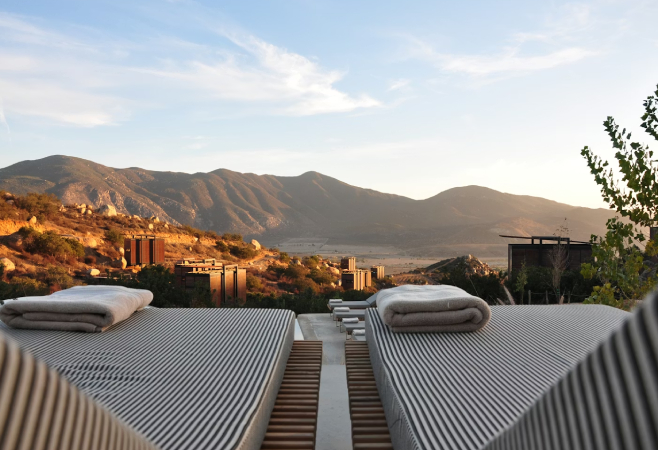 Tipping in coast and city hotels tends to be expected, and Ksh100 or Ksh200 would not be out of place on arrival for seeing you to your room with your bags.