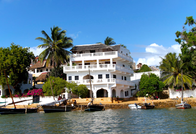 Blue Monkey Beach Cottages is a comfortable and modern hotel that offers a relaxing stay for travelers.